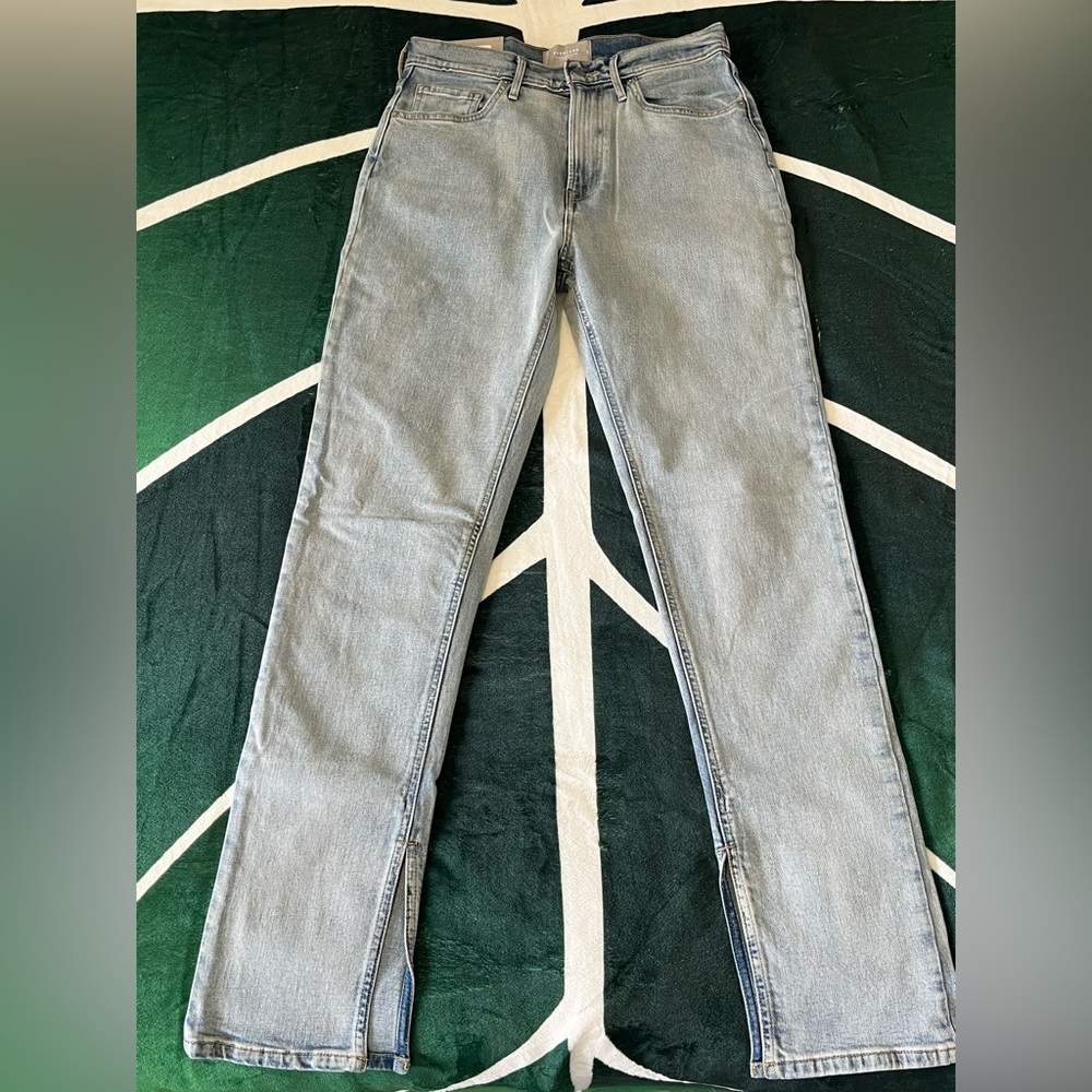 Everlane - The Cheeky Split Hem Jean